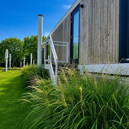 4 Pers Op Maasparcje Met Privestrand *